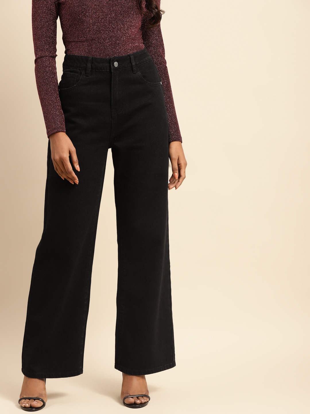 

COVER STORY Women Black Jeans