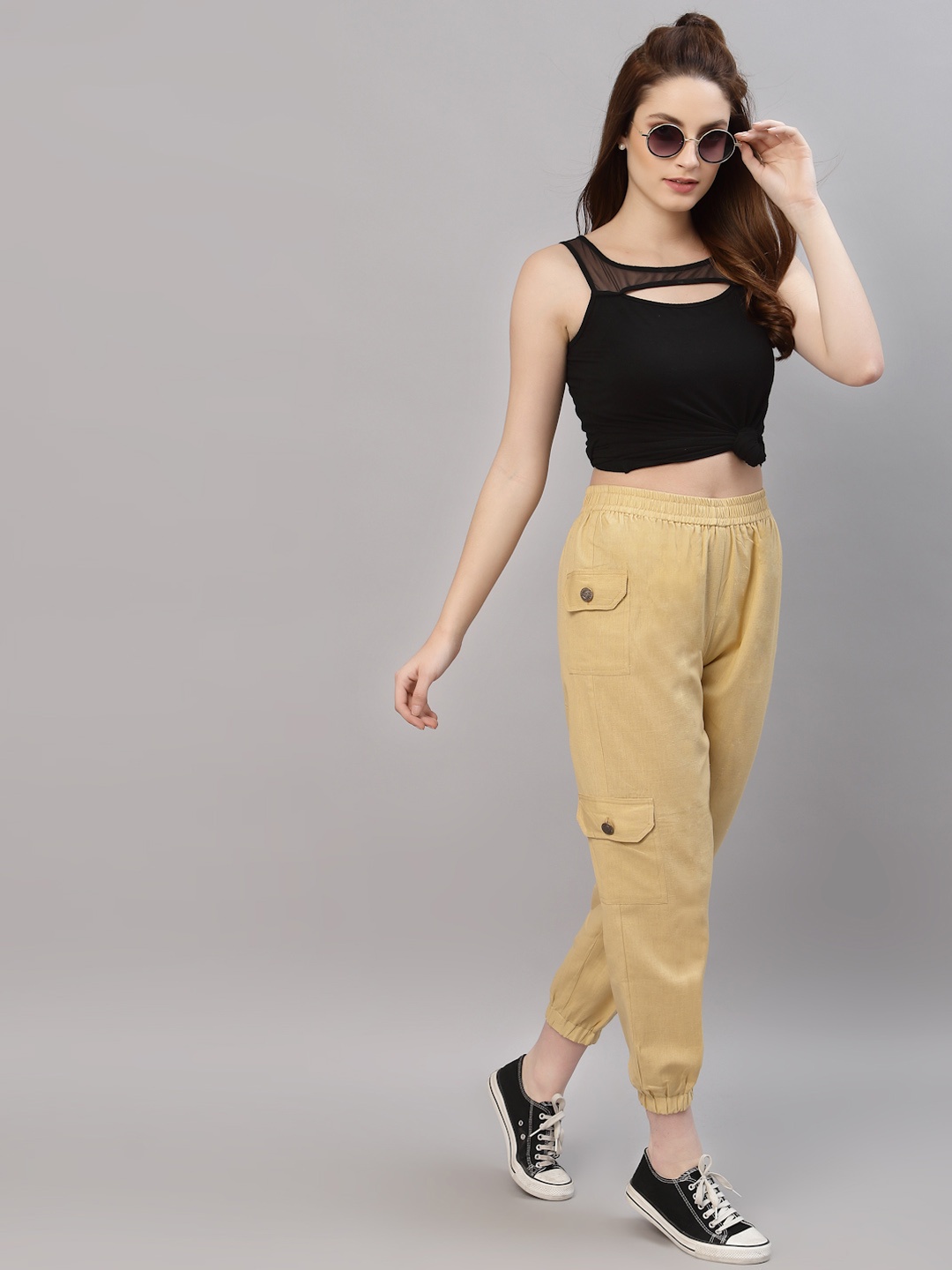 

NEUDIS Women Beige Solid Comfort Pure Cotton Cargos