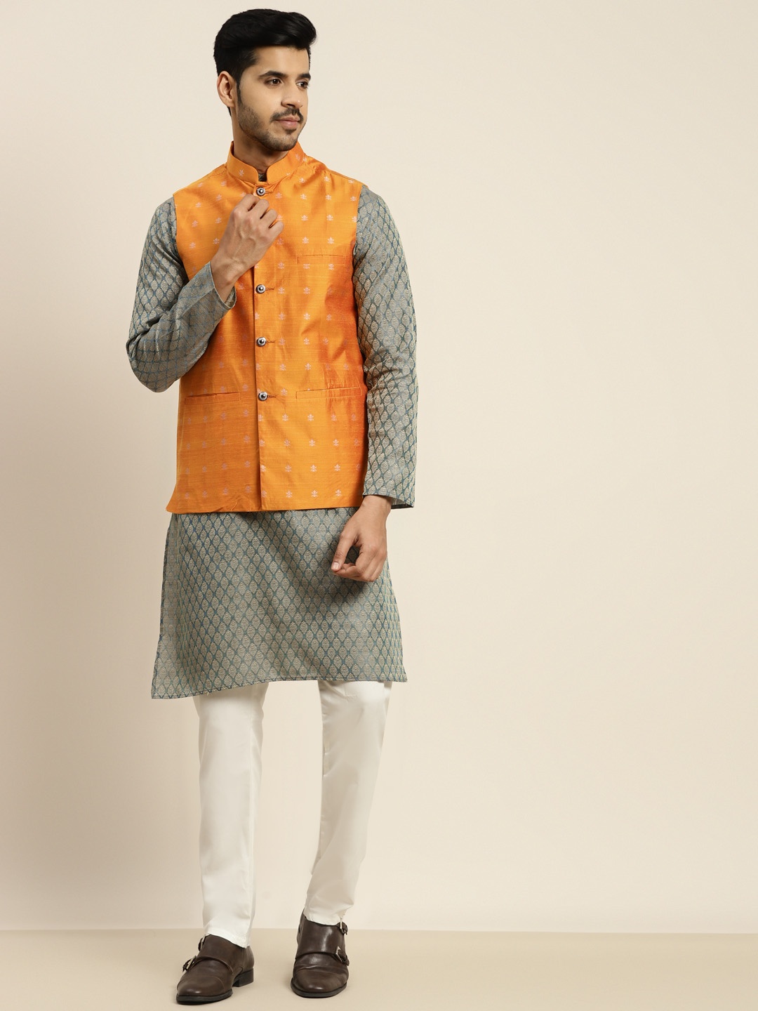 

SOJANYA Men Teal Green Silk Cotton Kurta with Churidar