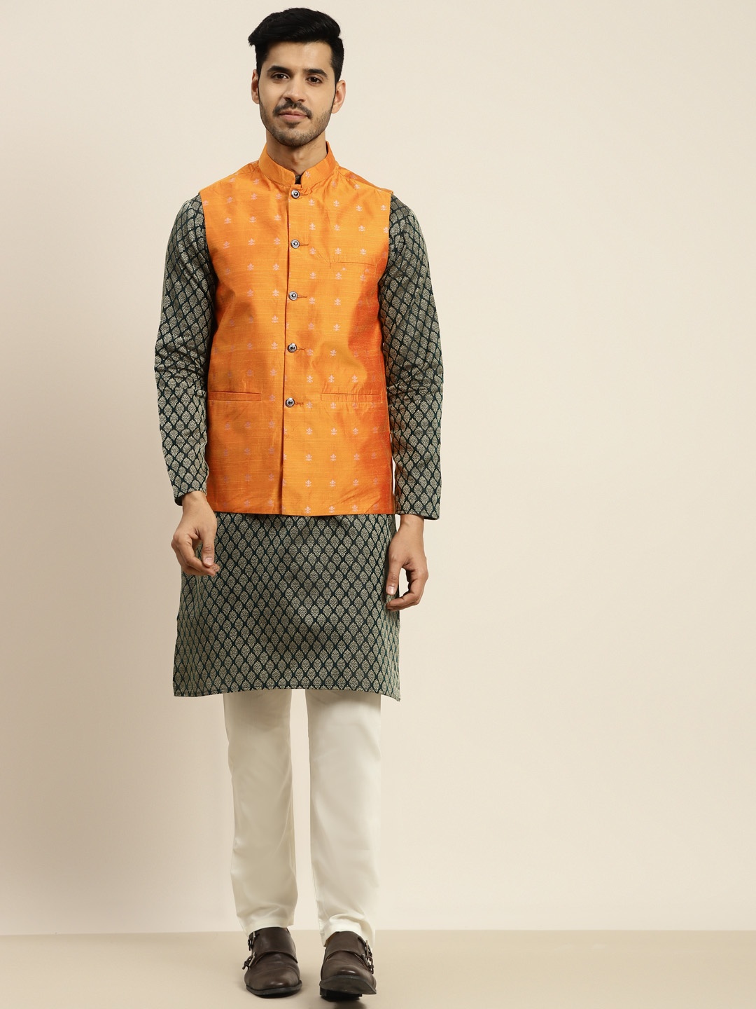 

SOJANYA Men Green Kurta with Churidar & Nehru Jacket