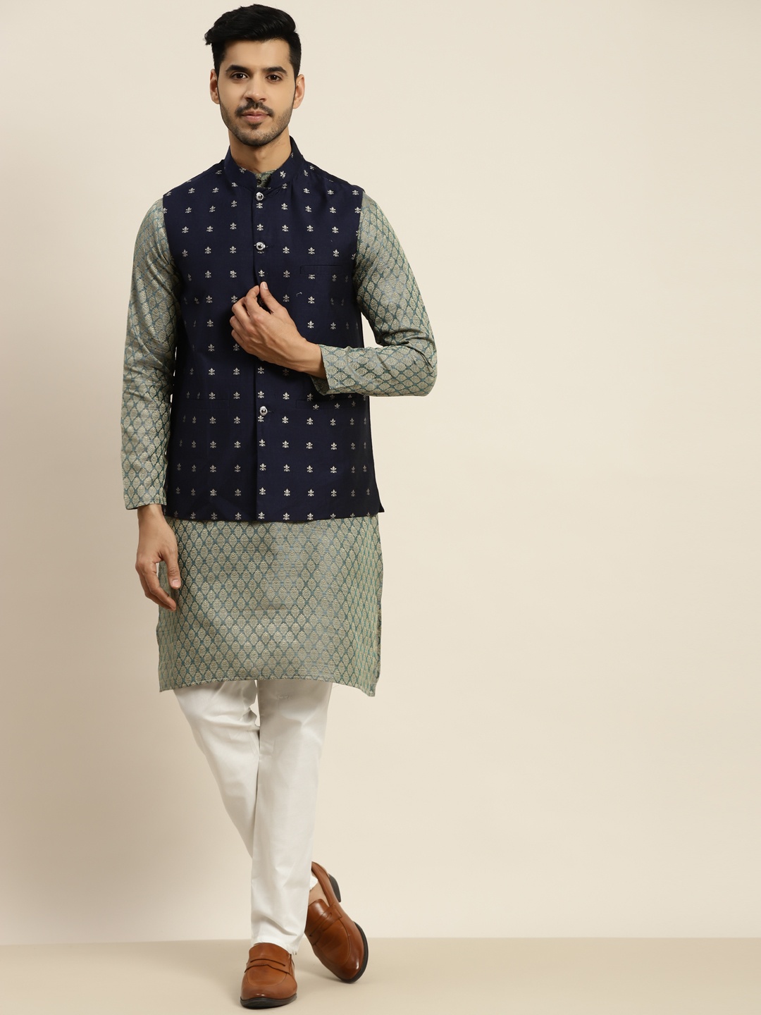 

SOJANYA Men Teal Ethnic Motifs Kurta with Pyjamas & Nehru Jacket