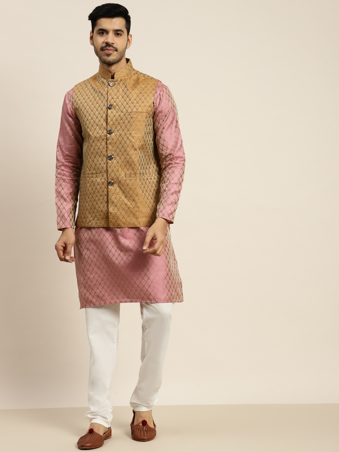 

SOJANYA Men Pink Ethnic Motifs Kurta with Pyjamas & Nehru Jacket