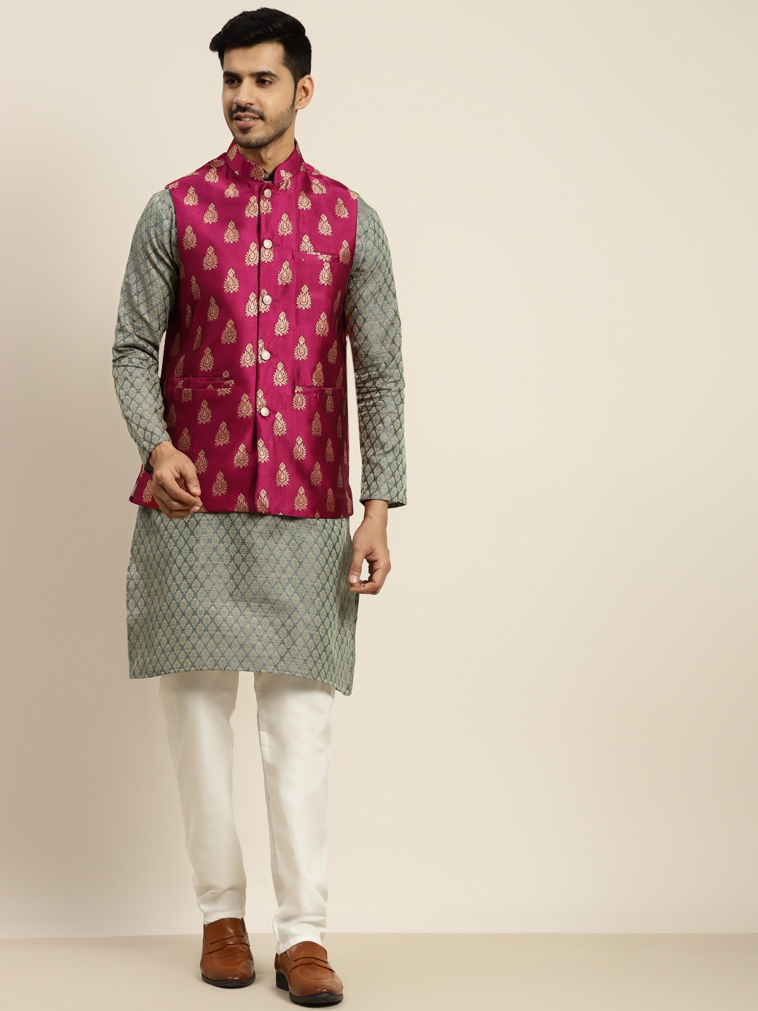 

SOJANYA Men Teal Ethnic Motifs Kurta with Pyjamas & Nehru Jacket