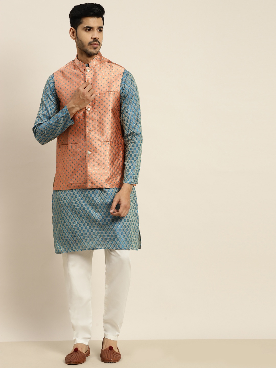 

SOJANYA Men Turquoise Blue Ethnic Motifs Kurta with Pyjamas & Nehru Jacket