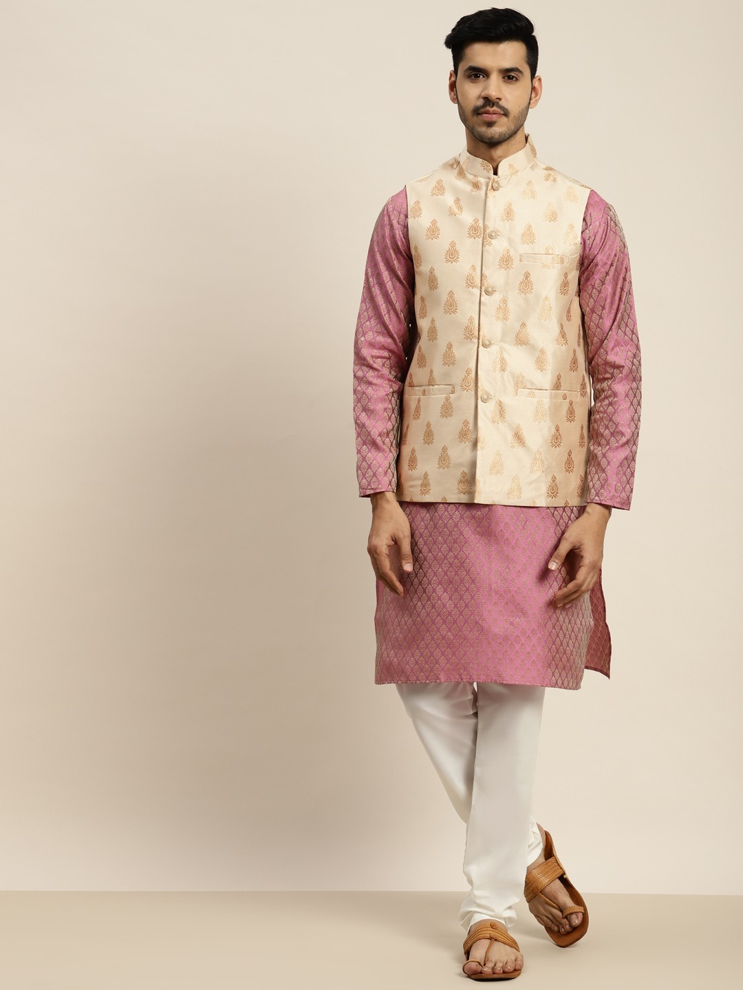 

SOJANYA Men Pink Ethnic Motifs Kurta with Pyjamas & Nehru Jacket