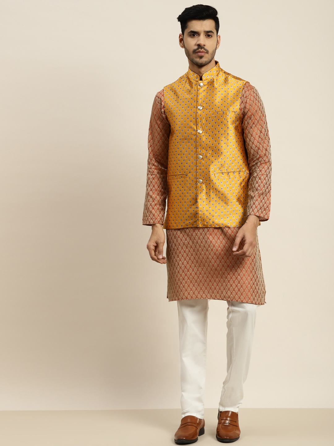 

SOJANYA Men Orange Ethnic Motifs Kurta with Pyjamas & Nehru Jacket