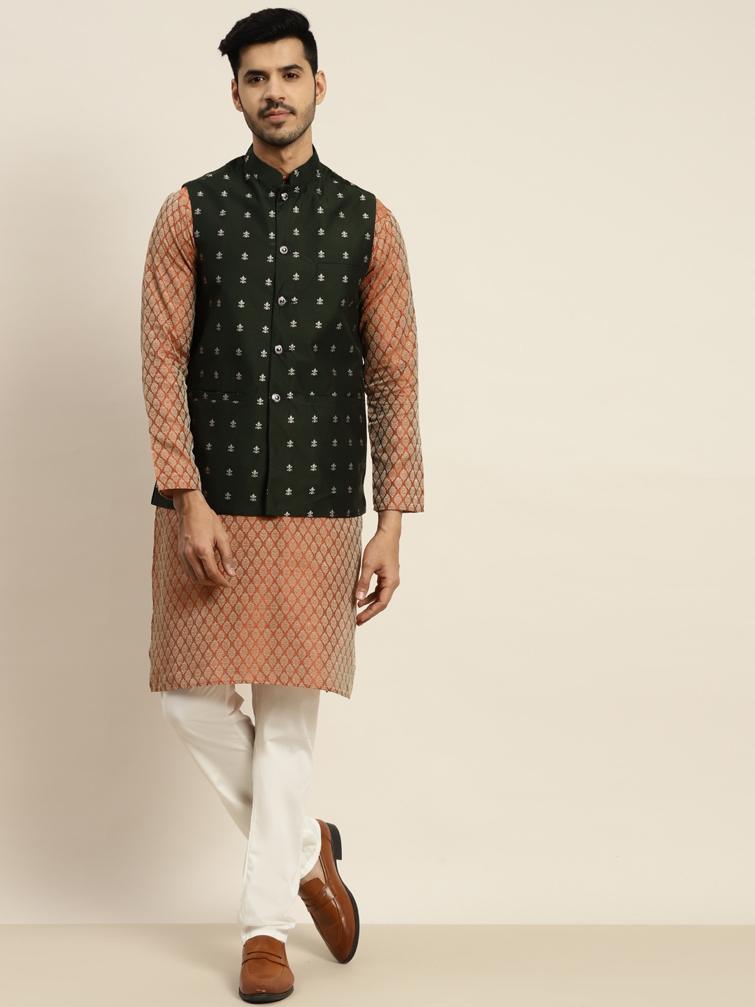 

SOJANYA Men Orange Ethnic Motifs Kurta with Pyjamas & Nehru Jacket