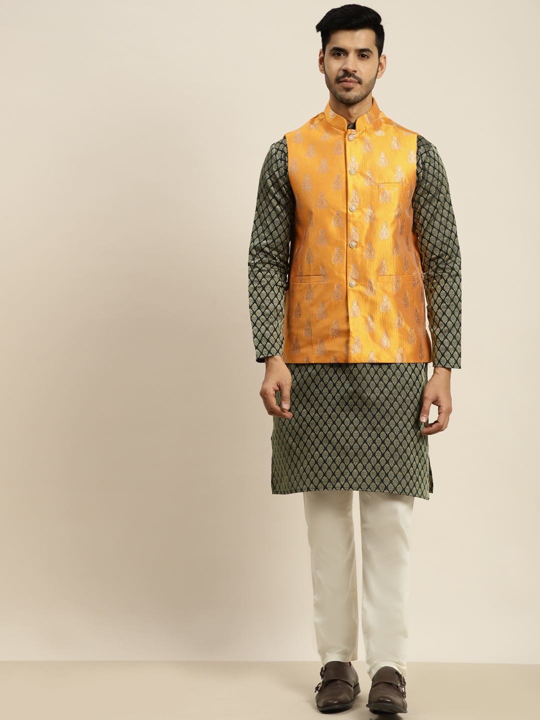 

SOJANYA Men Green Ethnic Motifs Kurta with Pyjamas & Nehru Jacket