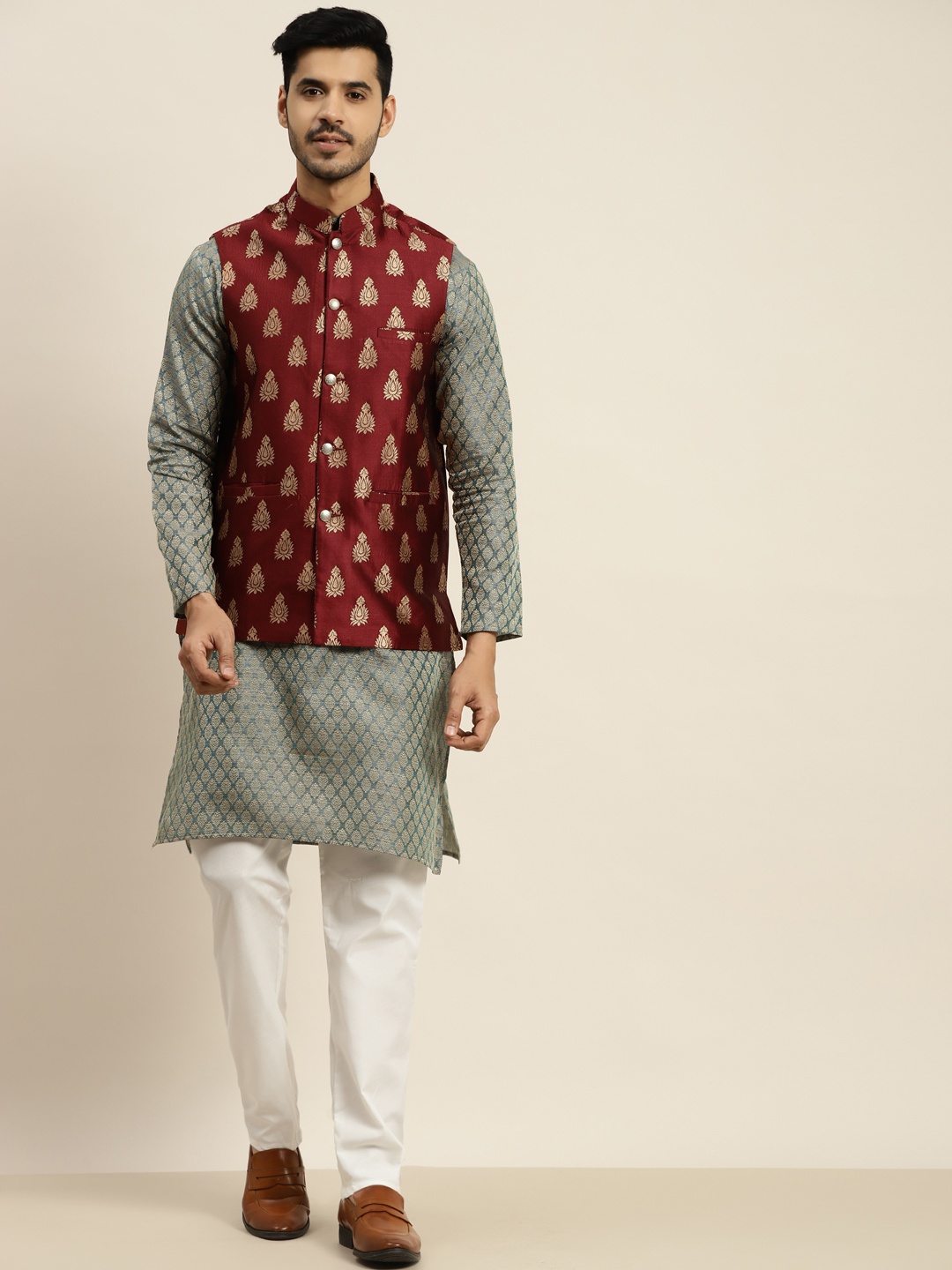

SOJANYA Men Teal Ethnic Motifs Kurta with Pyjamas & Nehru Jacket