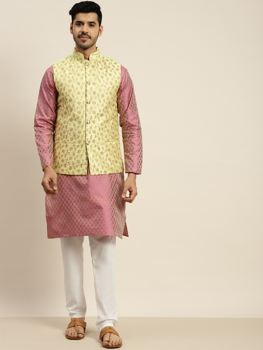 

SOJANYA Men Pink Ethnic Motifs Kurta with Pyjamas & Nehru Jacket