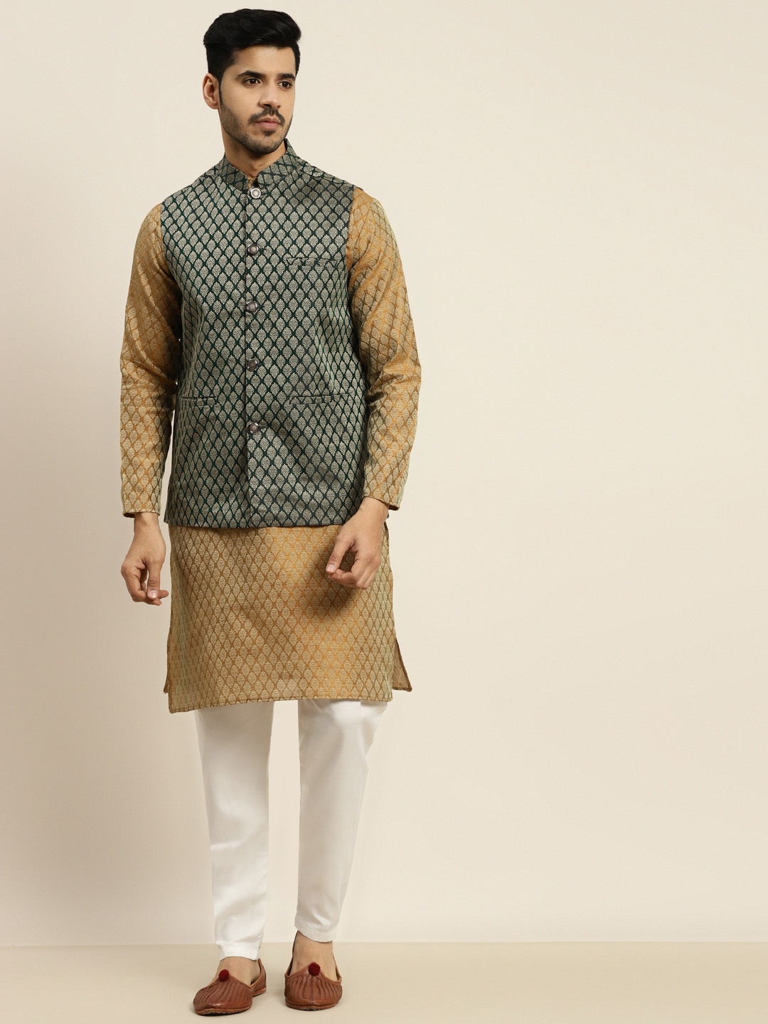 

SOJANYA Men Mustard Yellow Ethnic Motifs Kurta with Pyjamas & Nehru Jacket
