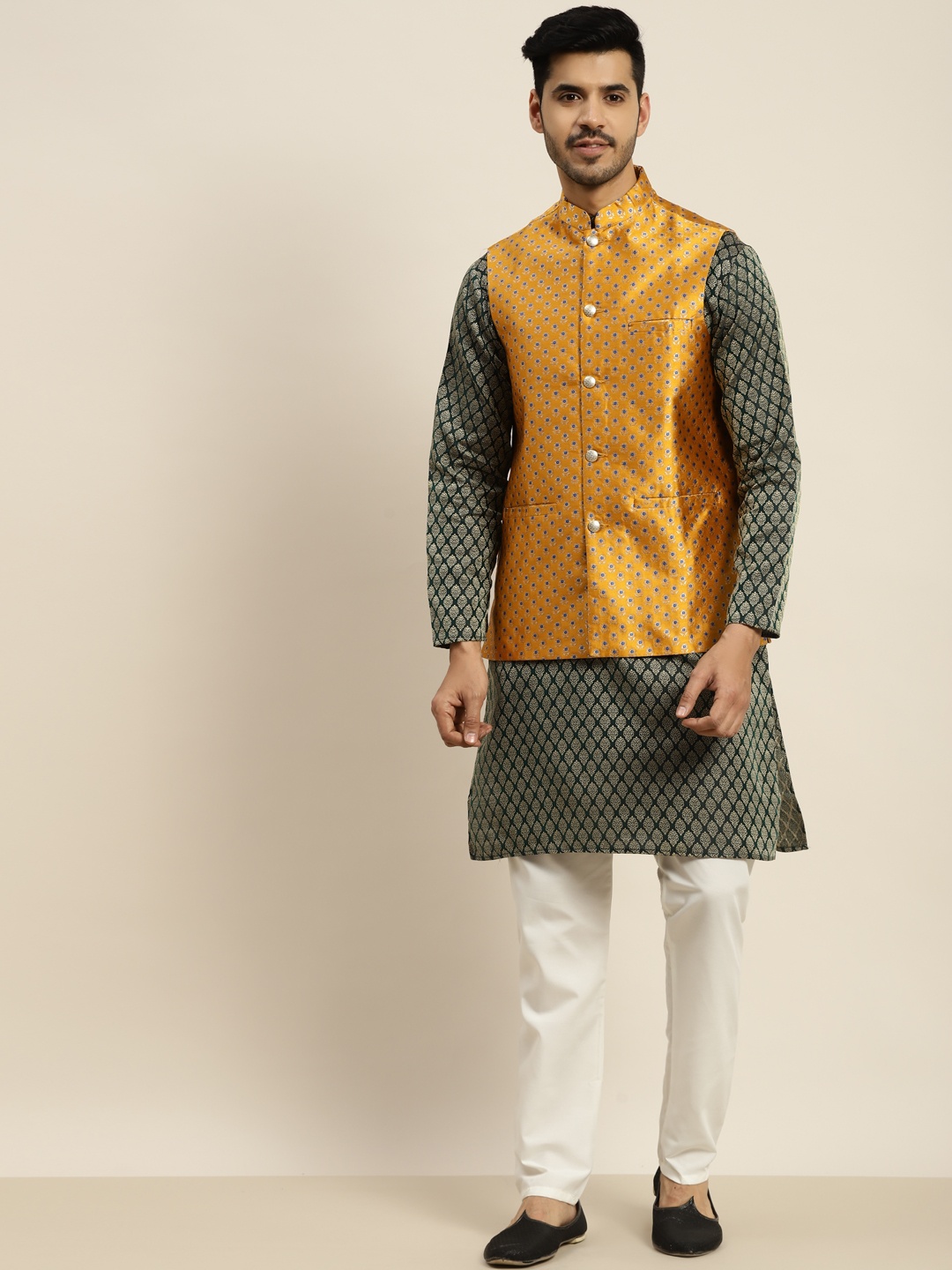 

SOJANYA Men Green Ethnic Motifs Kurta with Pyjamas & Nehru Jacket