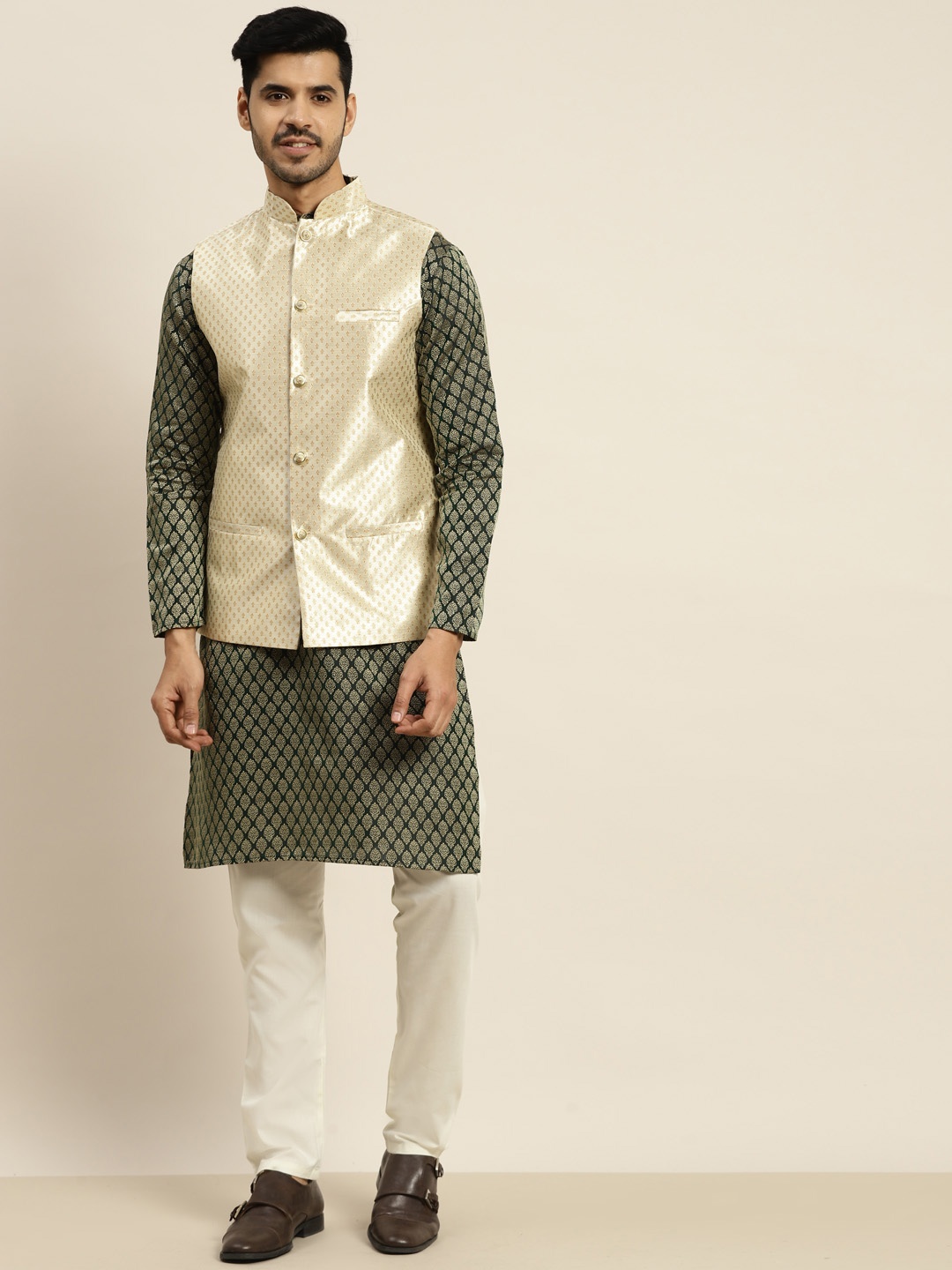 

SOJANYA Men Green Ethnic Motifs Kurta with Pyjamas & Nehru Jacket
