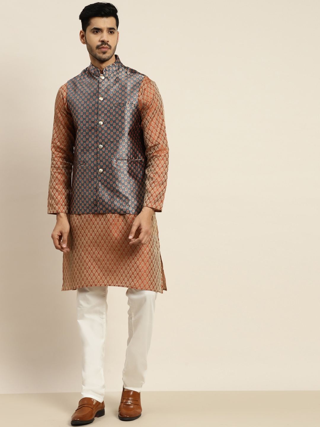 

SOJANYA Men Orange Ethnic Motifs Kurta with Pyjamas & Nehru Jacket