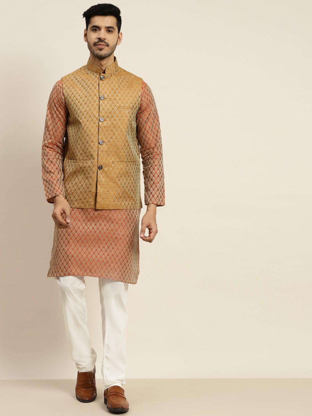 

SOJANYA Men Orange Ethnic Motifs Kurta with Pyjamas & Nehru Jacket
