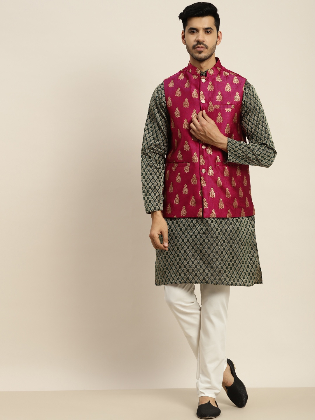 

SOJANYA Men Green Ethnic Motifs Kurta with Pyjamas & Nehru Jacket