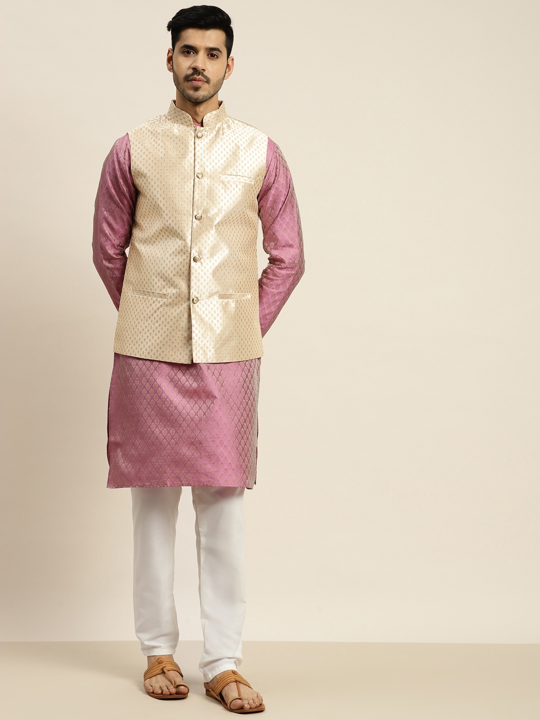 

SOJANYA Men Pink Ethnic Motifs Kurta with Pyjamas & Nehru Jacket