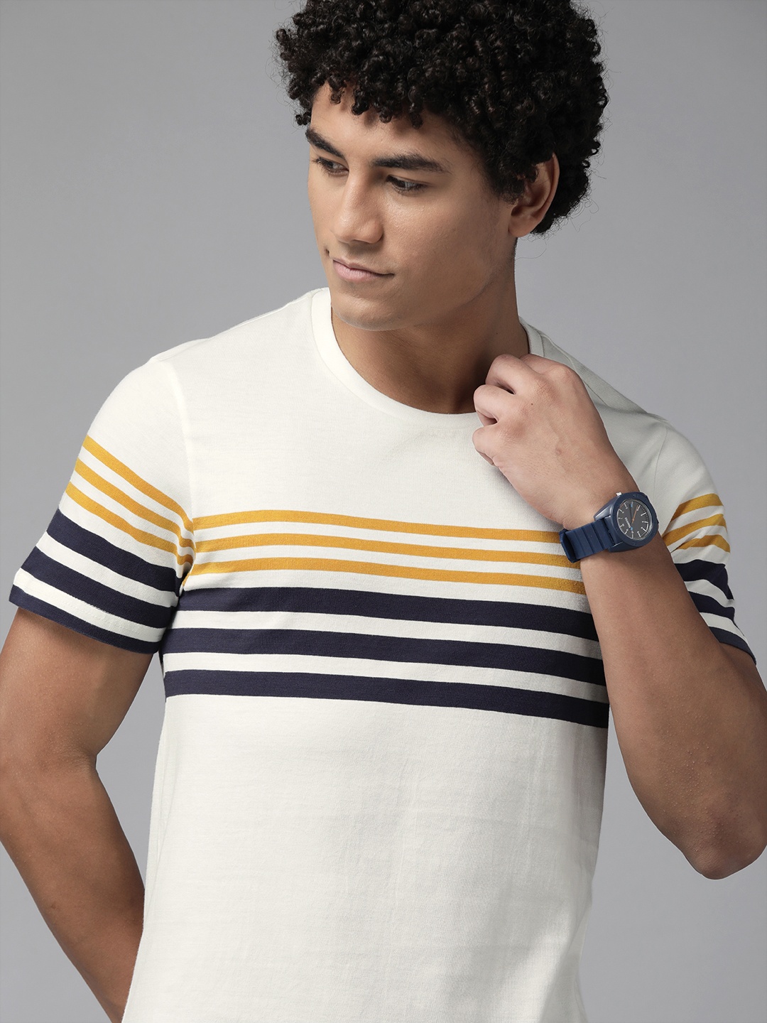 

The Roadster Lifestyle Co. Men Off White & Navy Blue Pure Cotton Striped T-shirt