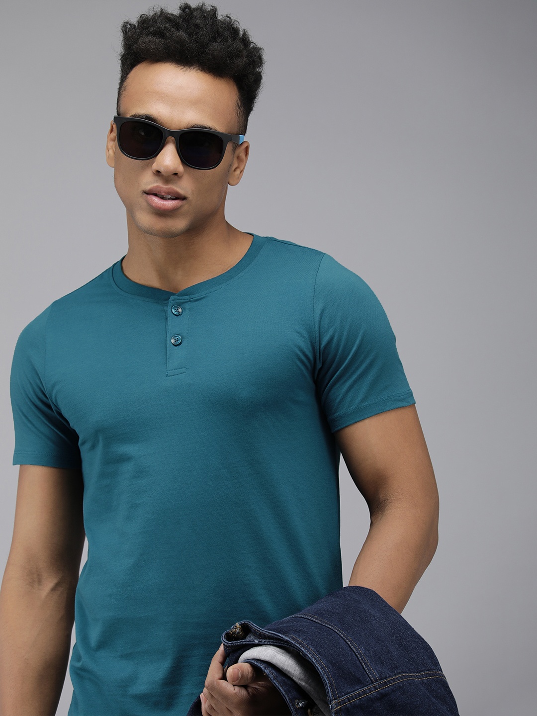 

The Roadster Lifestyle Co Men Teal Blue Shaped Fit Henley Neck T-shirt