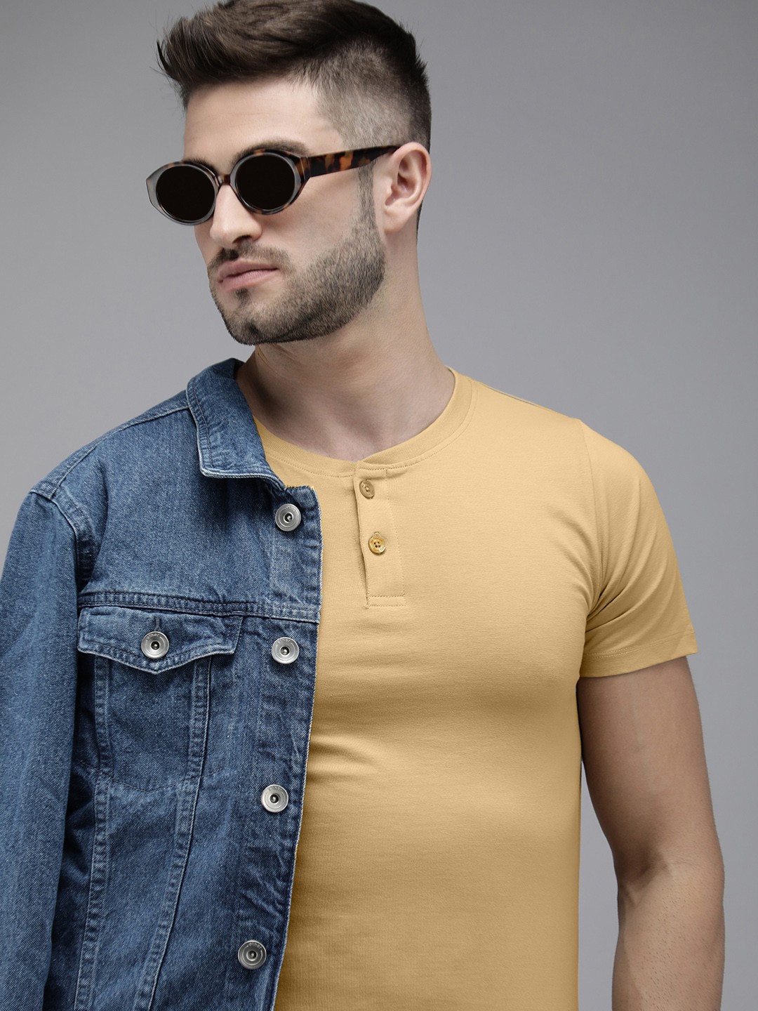

Roadster Men Beige Solid Henley Neck T-shirt