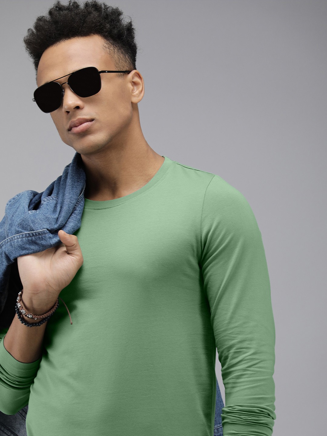 

Roadster Men Green Solid Regular Fit T-shirt