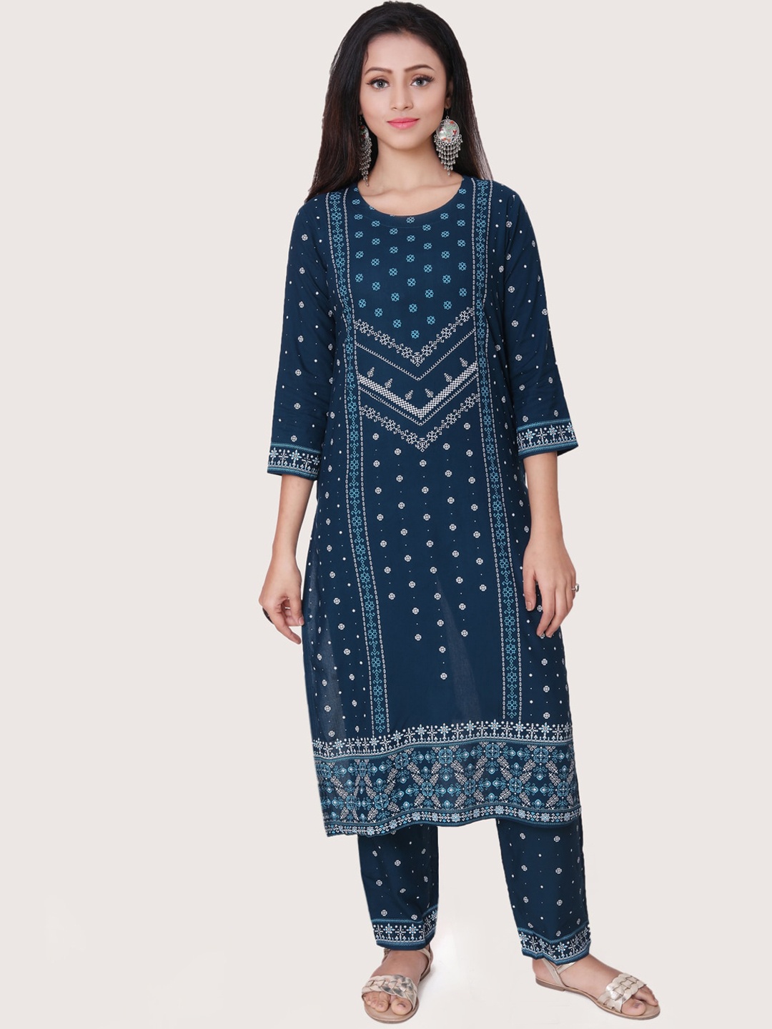 

ZRI Women Navy Blue & White Floral Printed Kurta with Trousers