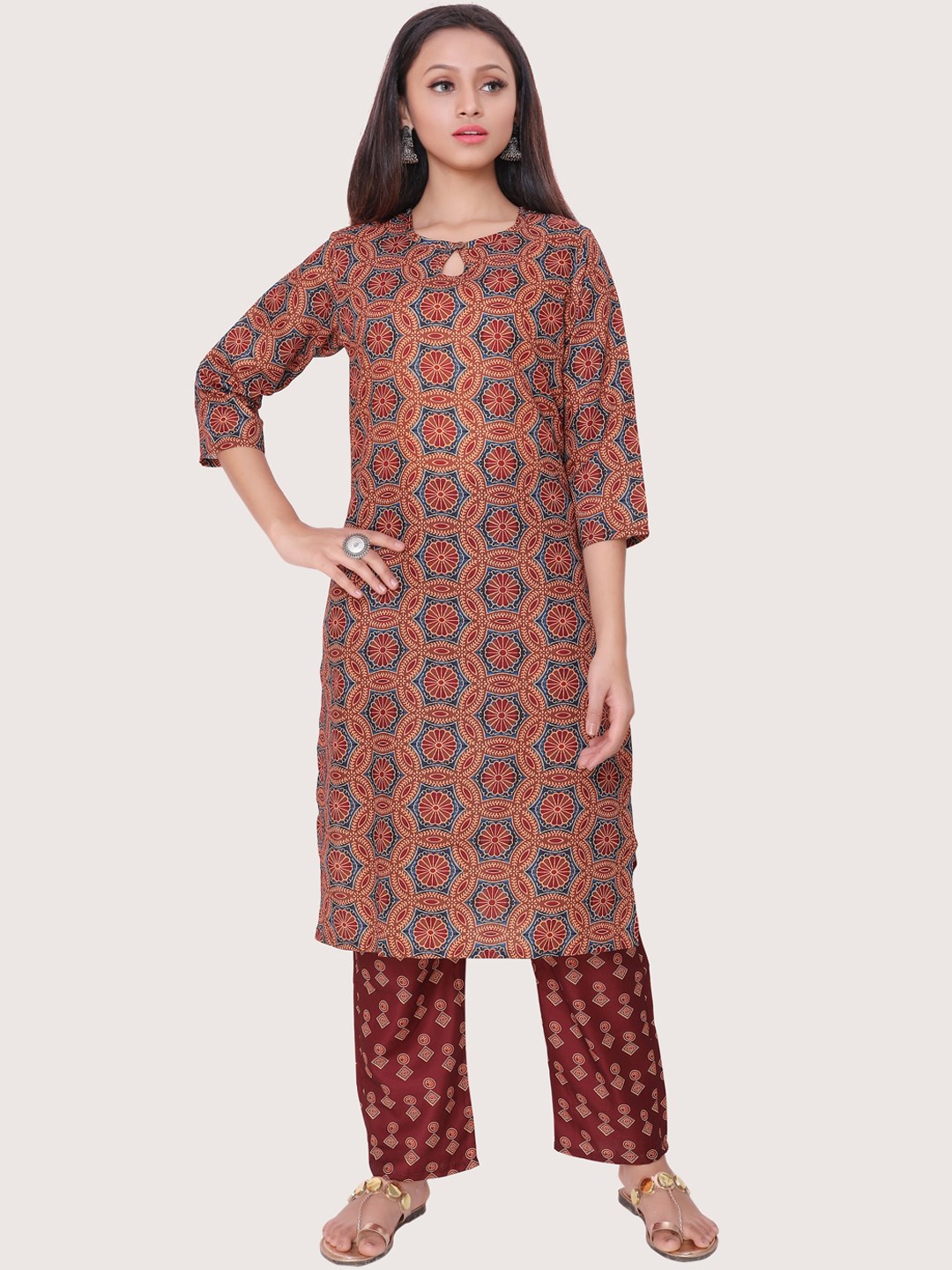 

ZRI Women Brown Floral Printed Kurta with Trousers