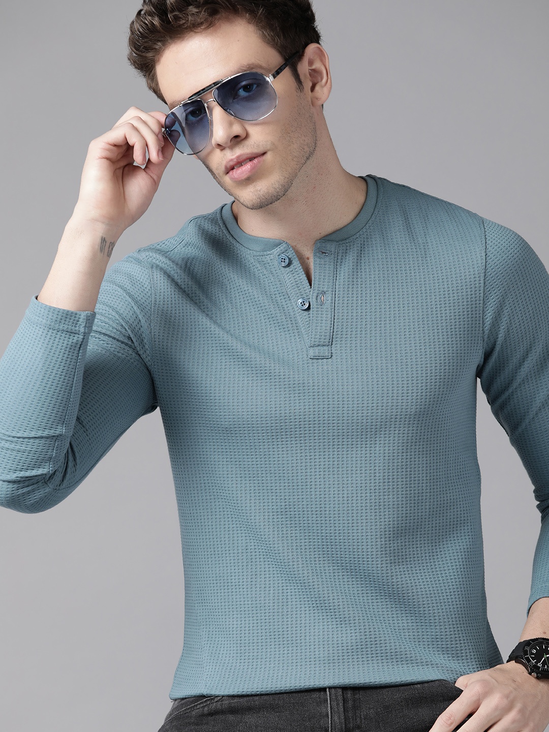 

Roadster Men Blue Textured Henley Neck T-shirt