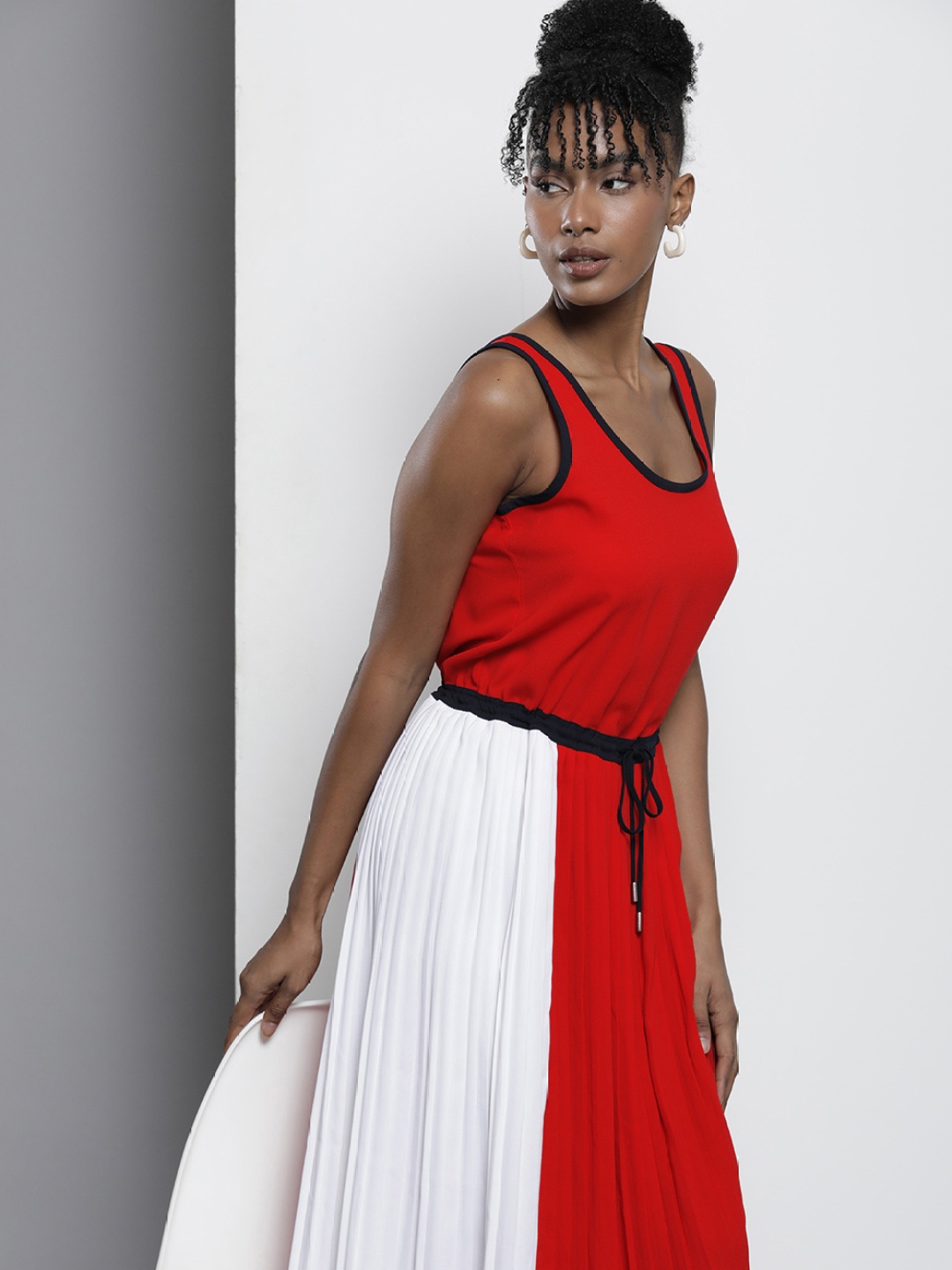 

Tommy Hilfiger Round Neck Colourblocked Accordion Pleated A-Line Midi Dress, Red