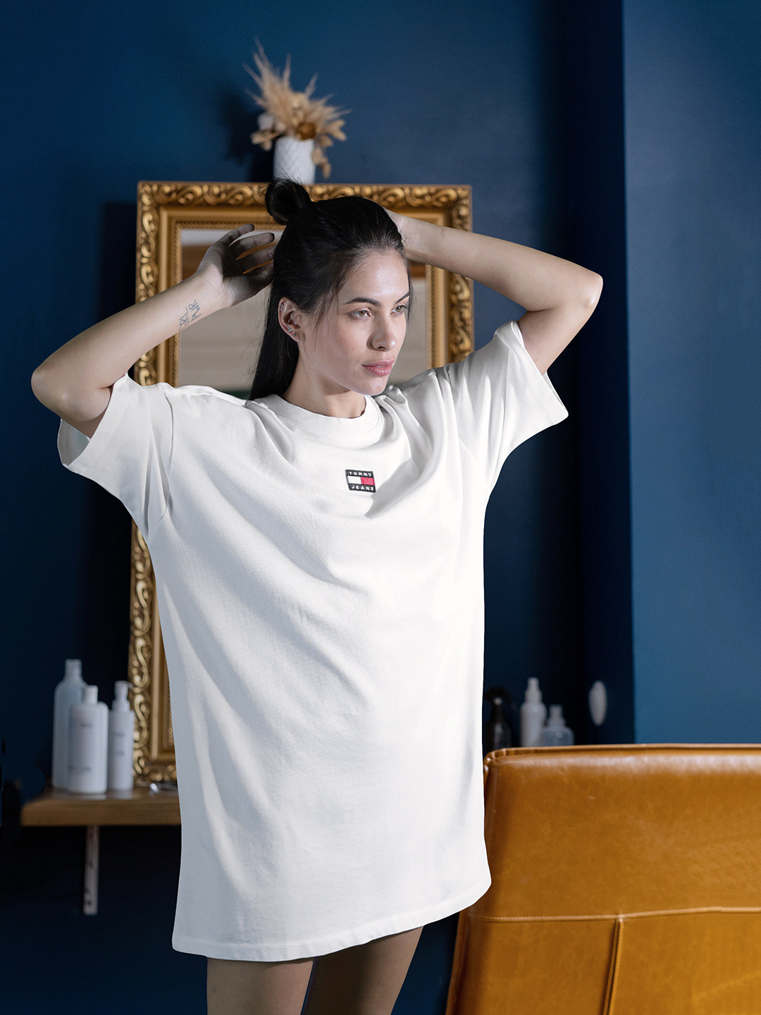 

Tommy Hilfiger White Applique Drop-Shoulder Sleeves T-shirt Dress
