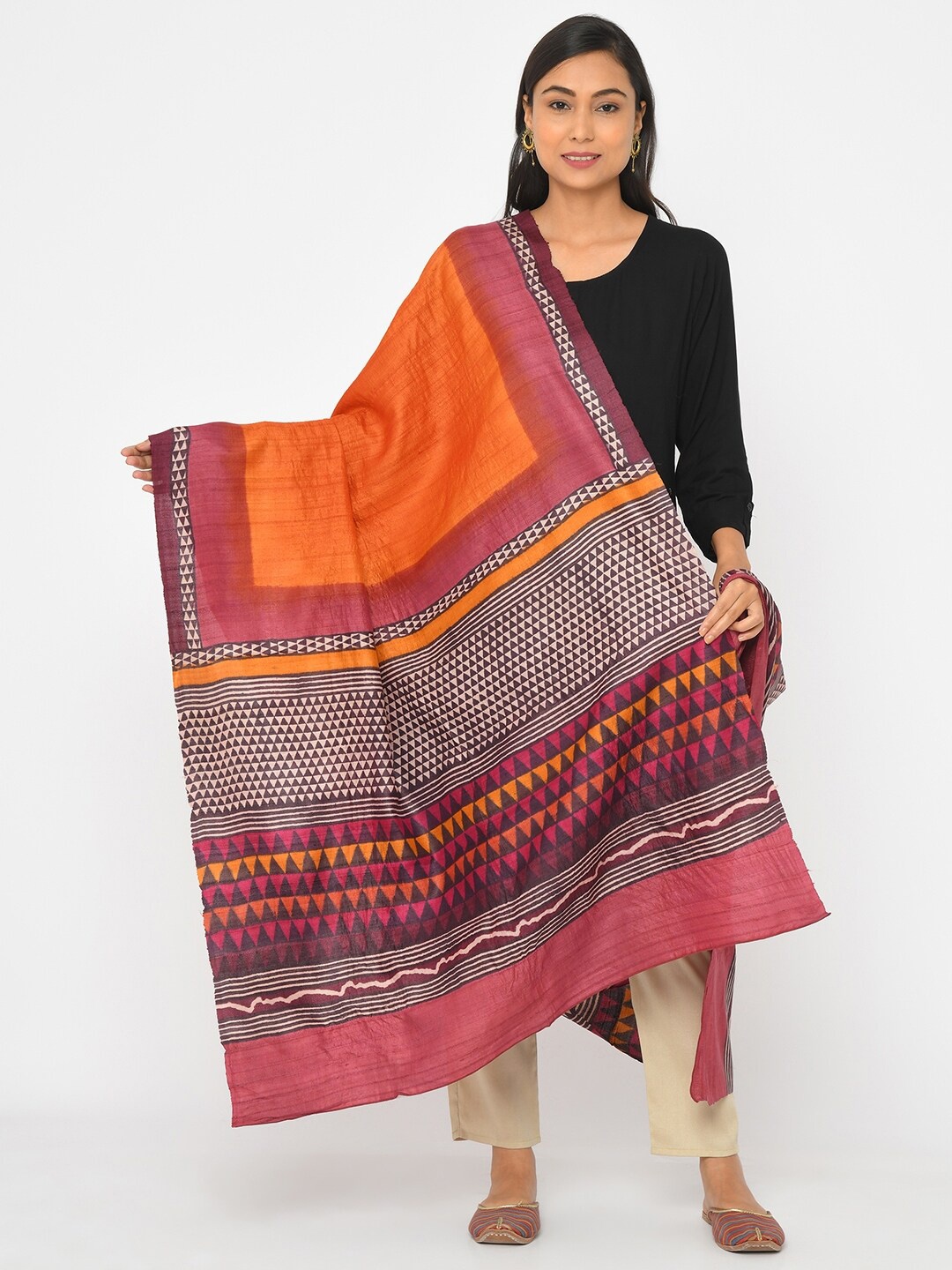

Fabindia Women Orange & Pink Geometric Printed Pure Silk Dupatta