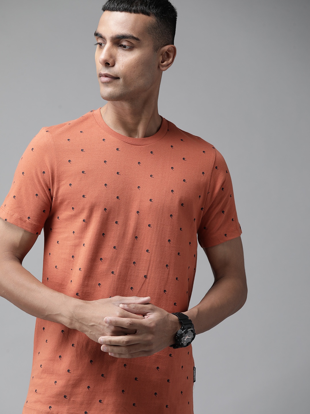 

Roadster Men Rust Brown & Navy Blue Printed T-shirt
