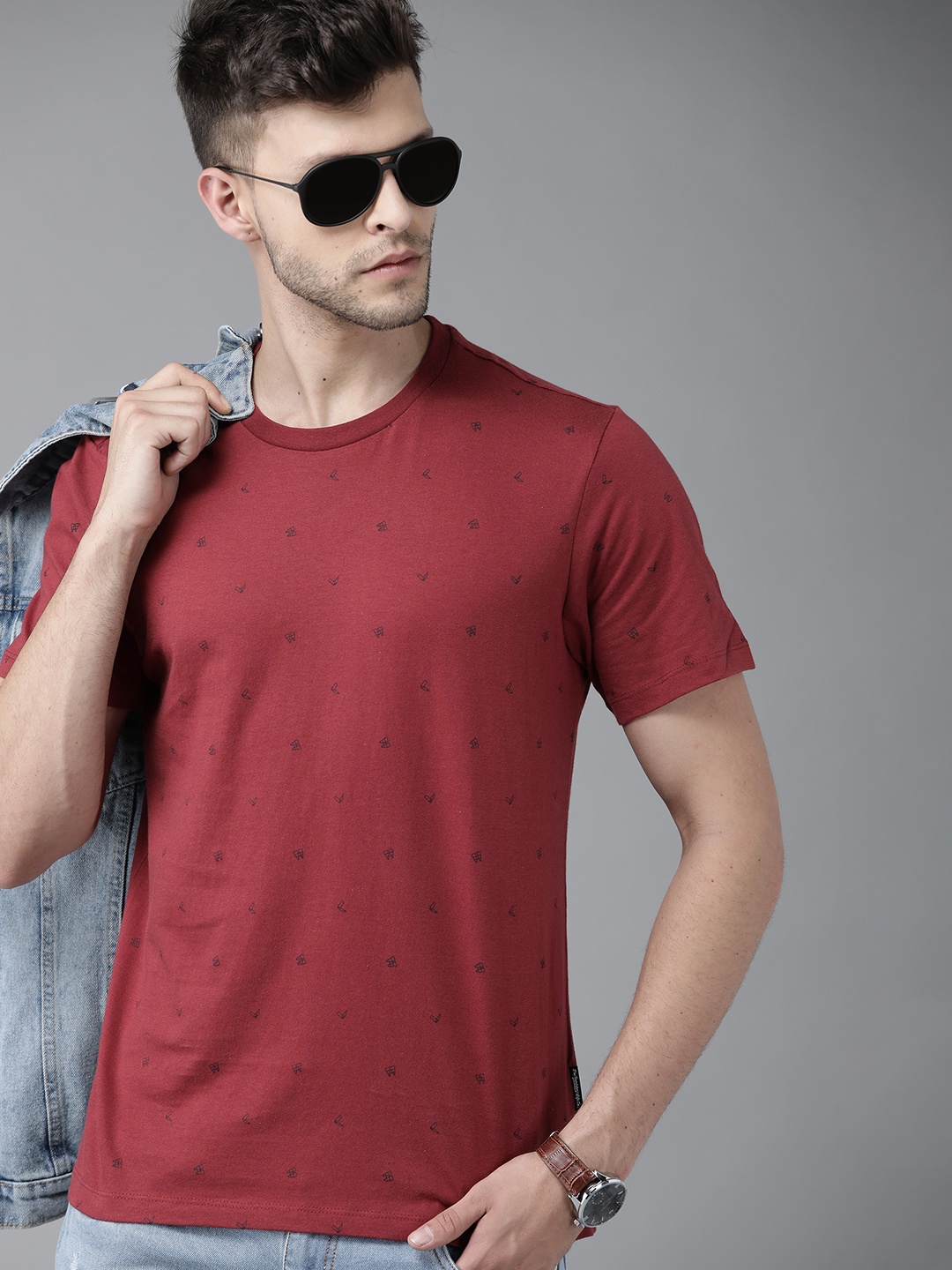 

Roadster Men Maroon Conversational Printed Pure Cotton T-shirt