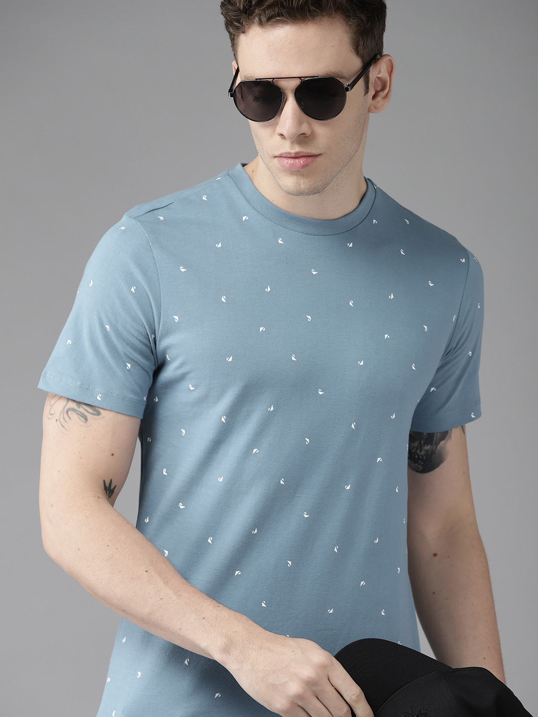 

Roadster Men Blue & White Printed Pure Cotton T-shirt