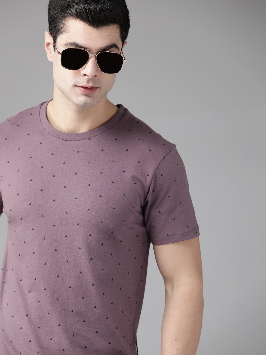 

Roadster Men Mauve & Black Printed Pure Cotton T-shirt