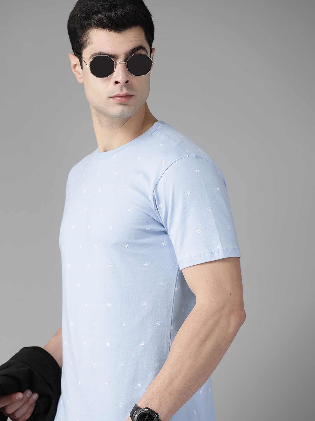 

Roadster Men Blue & White Printed Pure Cotton T-shirt