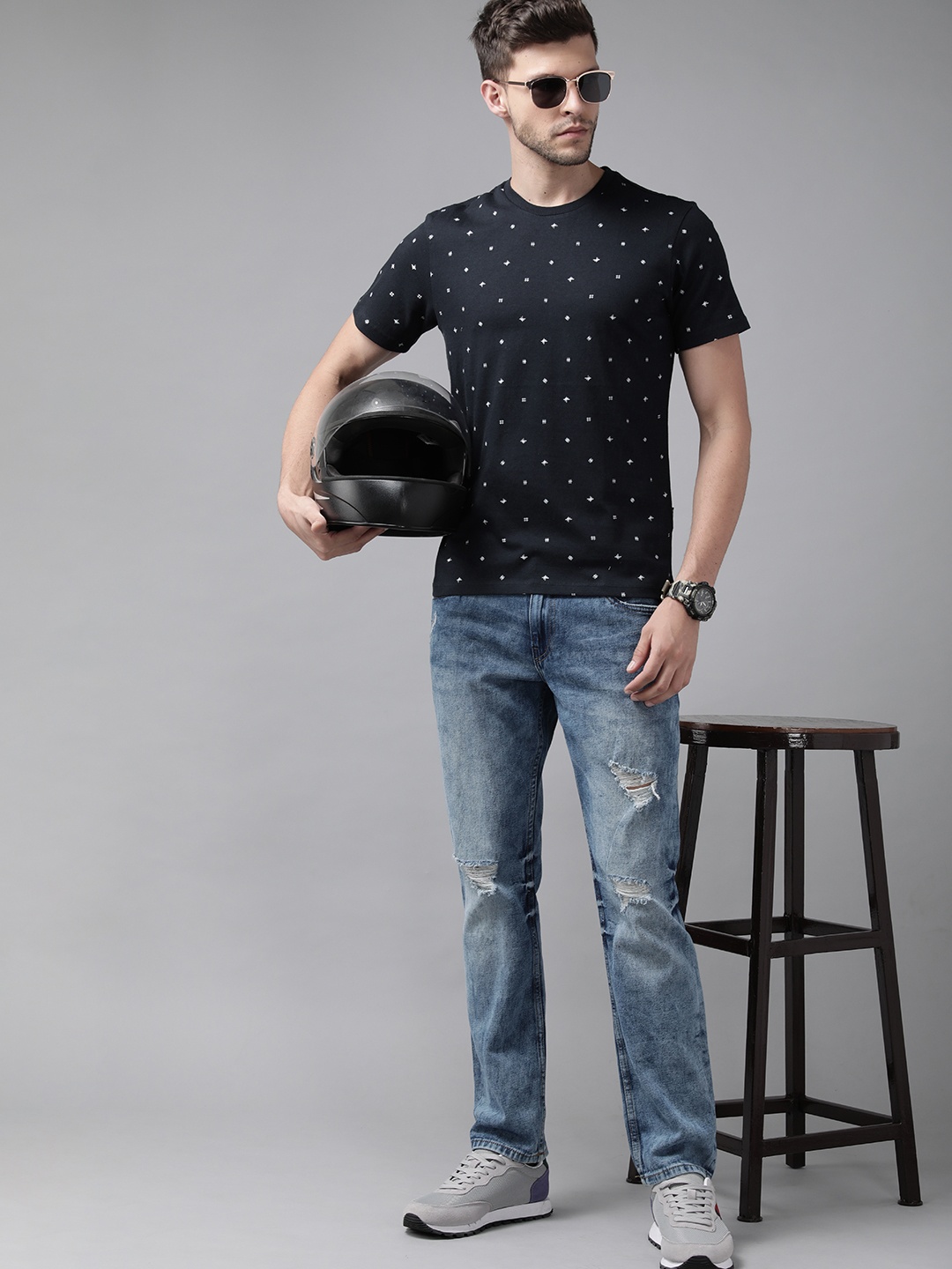 

Roadster Men Navy Blue & White Printed T-shirt