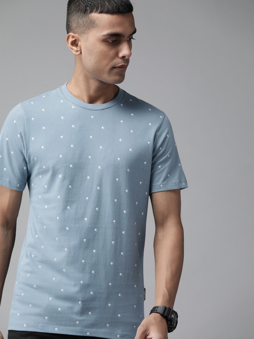 

Roadster Men Blue & White Pure Cotton Printed T-shirt