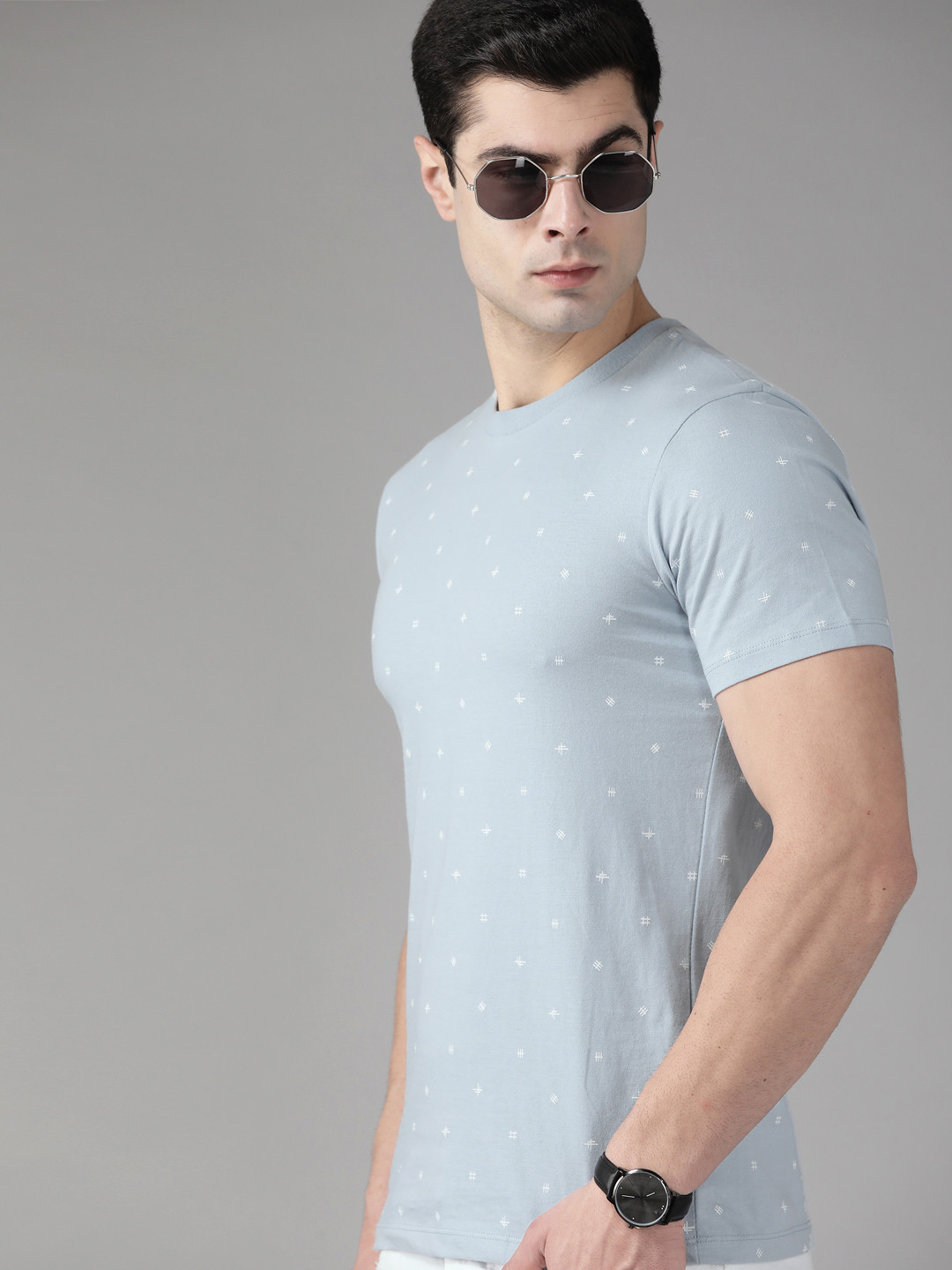 

Roadster Men Blue & White Printed Pure Cotton T-shirt