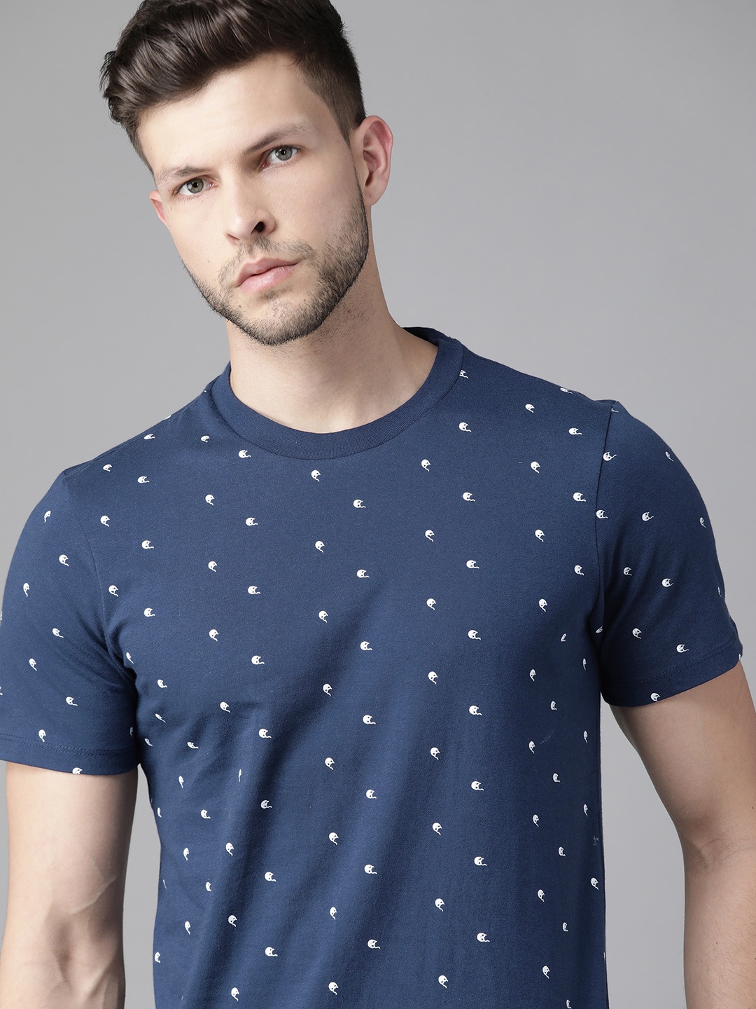 

Roadster Men Navy Blue & White Conversational Printed Pure Cotton T-shirt
