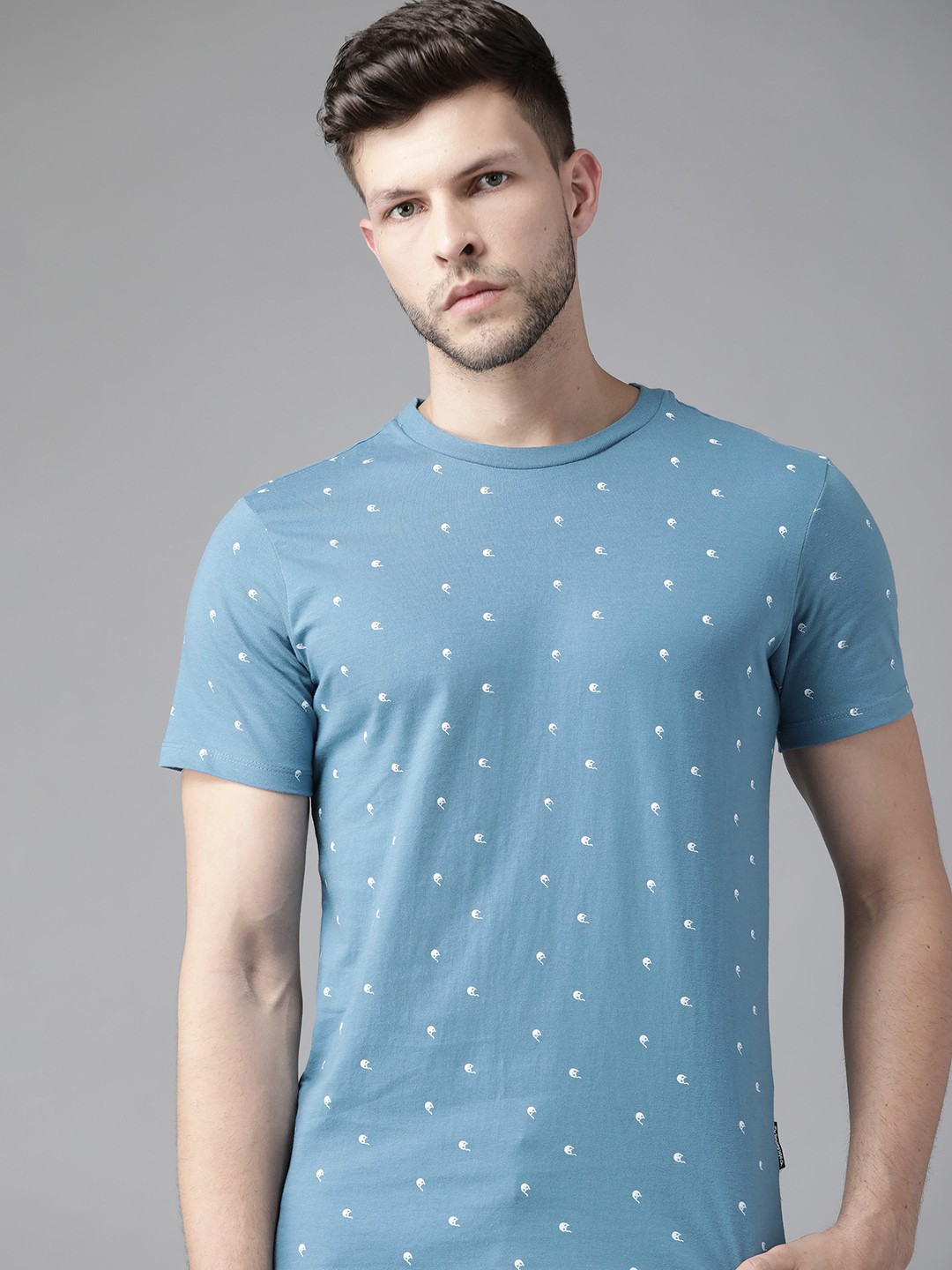 

Roadster Men Blue & White Conversational Printed Pure Cotton T-shirt