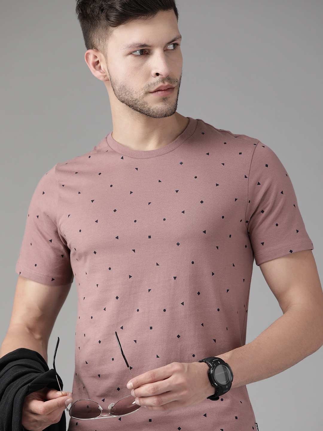 

Roadster Men Mauve & Black Printed Pure Cotton T-shirt