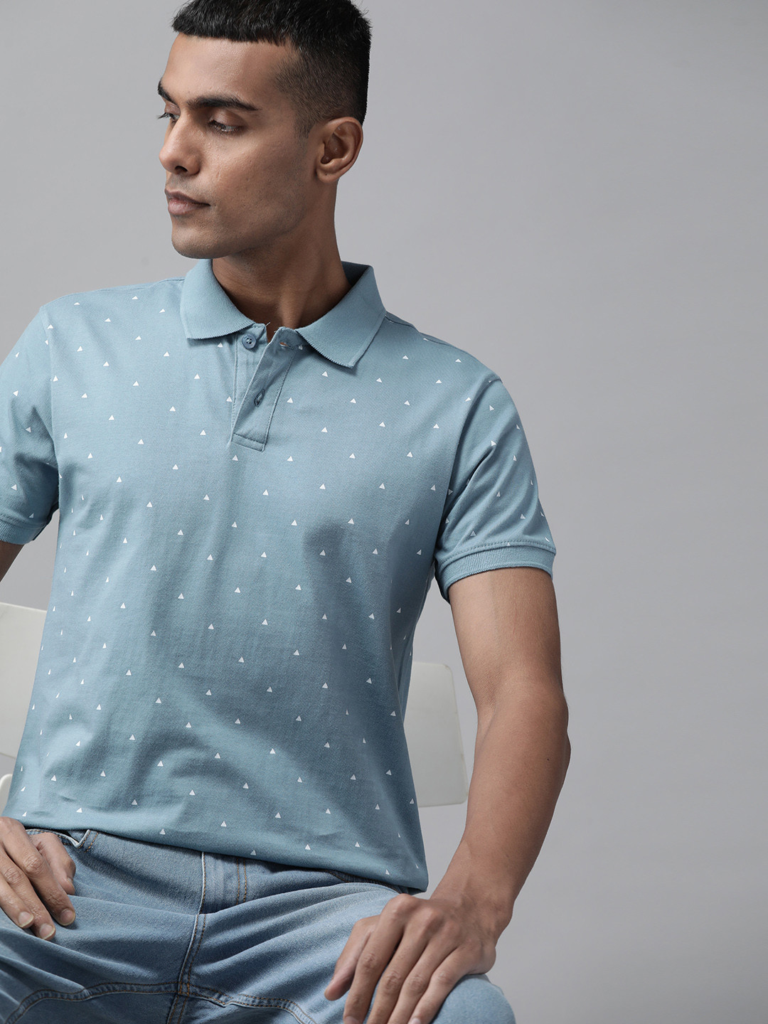 

Roadster Men Blue & White Geometric Print Polo Collar Pure Cotton T-shirt