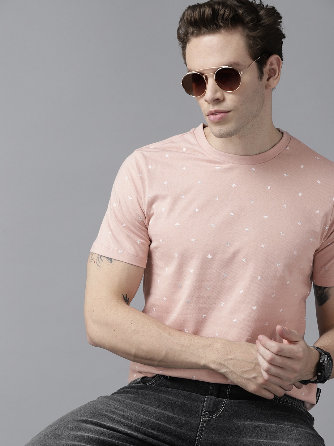 

Roadster Men Dusty Pink & White Geometric Printed Pure Cotton T-shirt