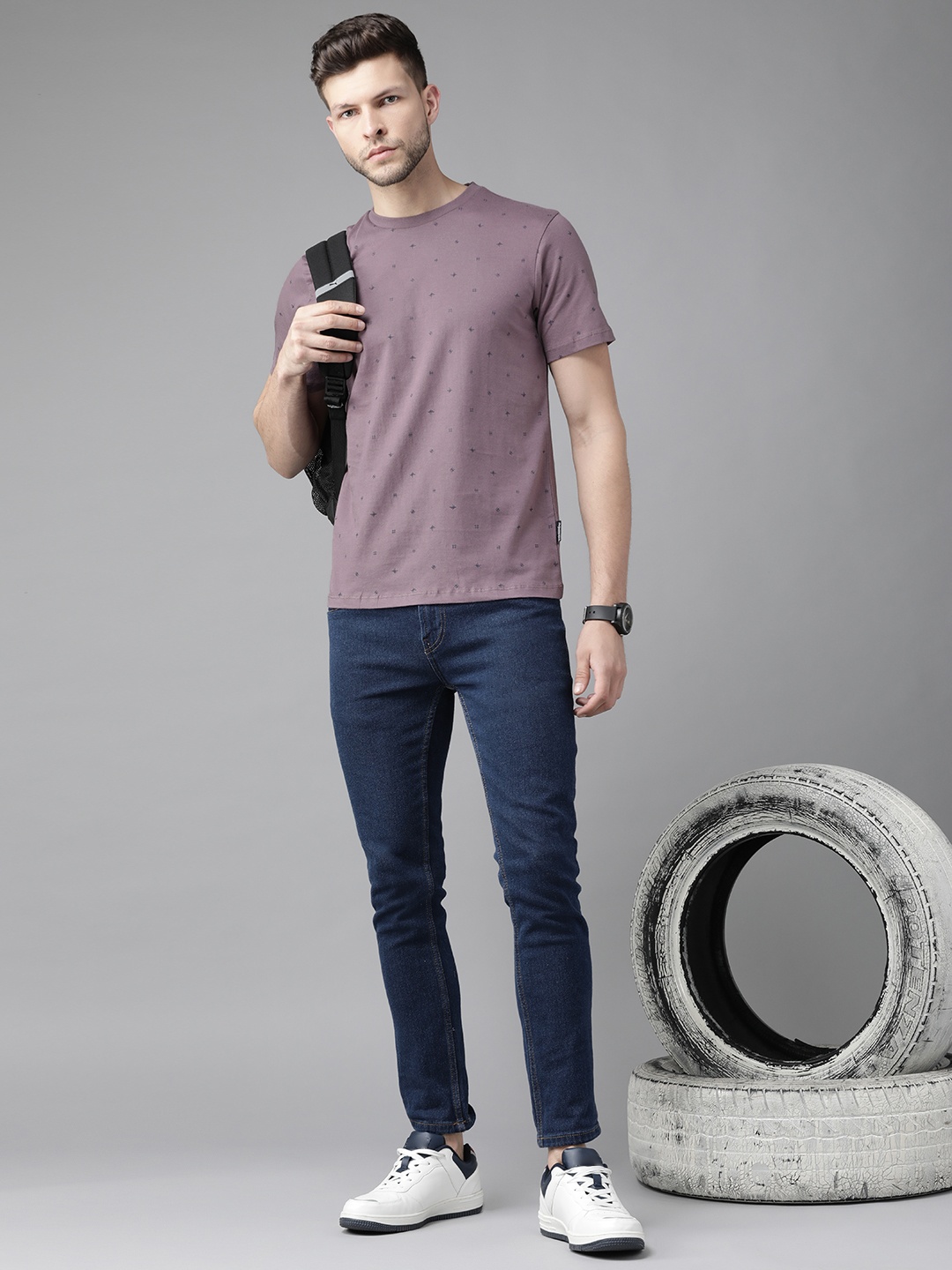 

Roadster Men Mauve & Black Pure Cotton Printed T-shirt