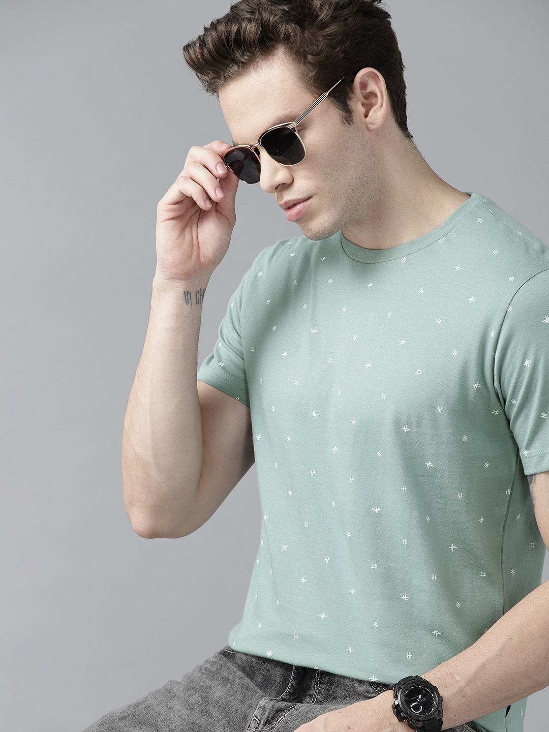 

Roadster Men Sage Green & White Geometric Printed Pure Cotton T-shirt