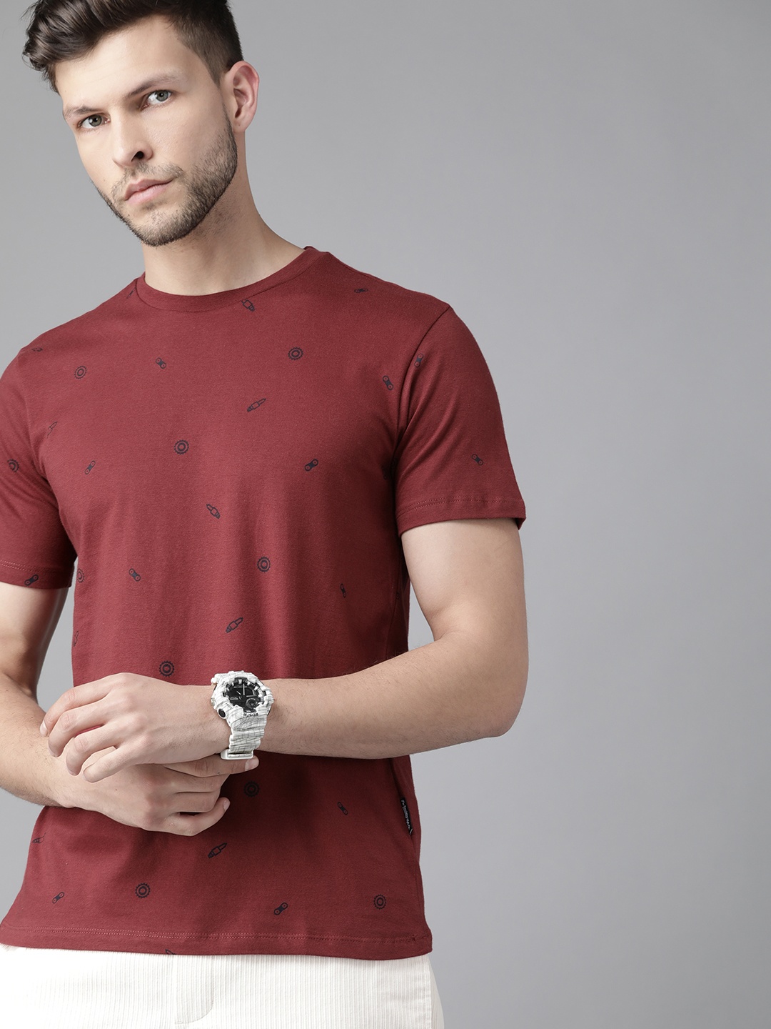 

Roadster Men Maroon & Navy Blue Conversational Printed Pure Cotton T-shirt