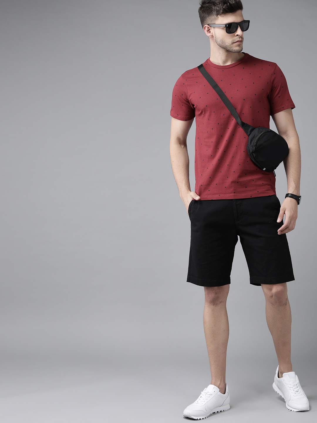 

Roadster Men Maroon & Black Geometric Printed Pure Cotton T-shirt