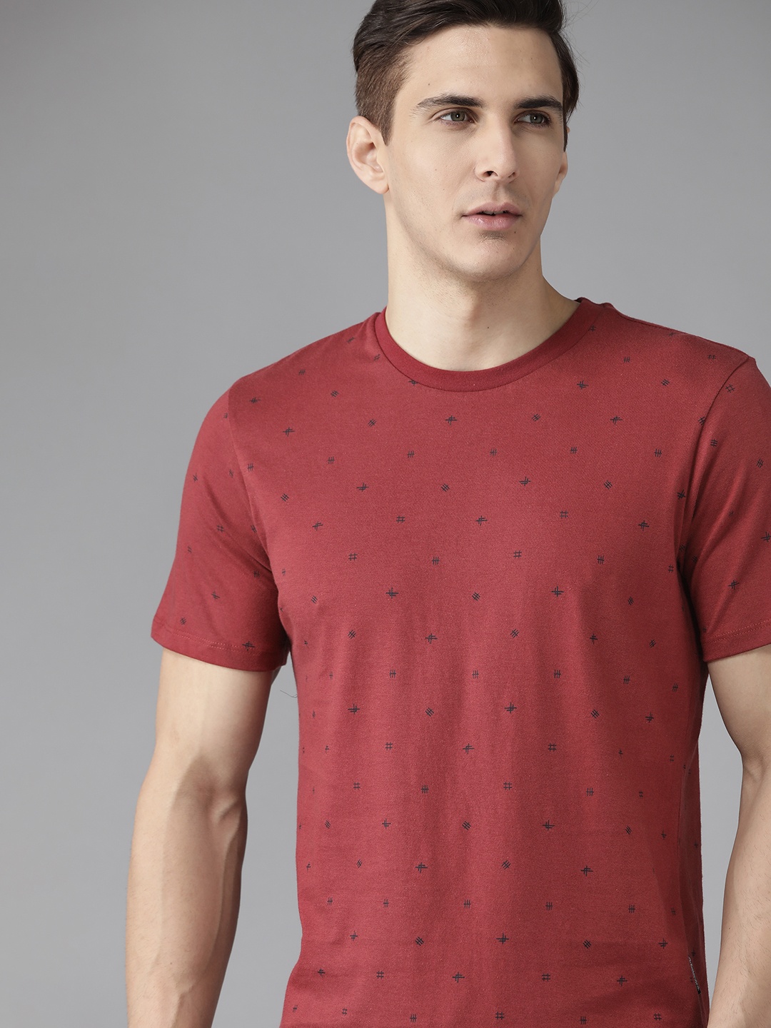 

Roadster Men Maroon & Black Geometric Printed Pure Cotton T-shirt