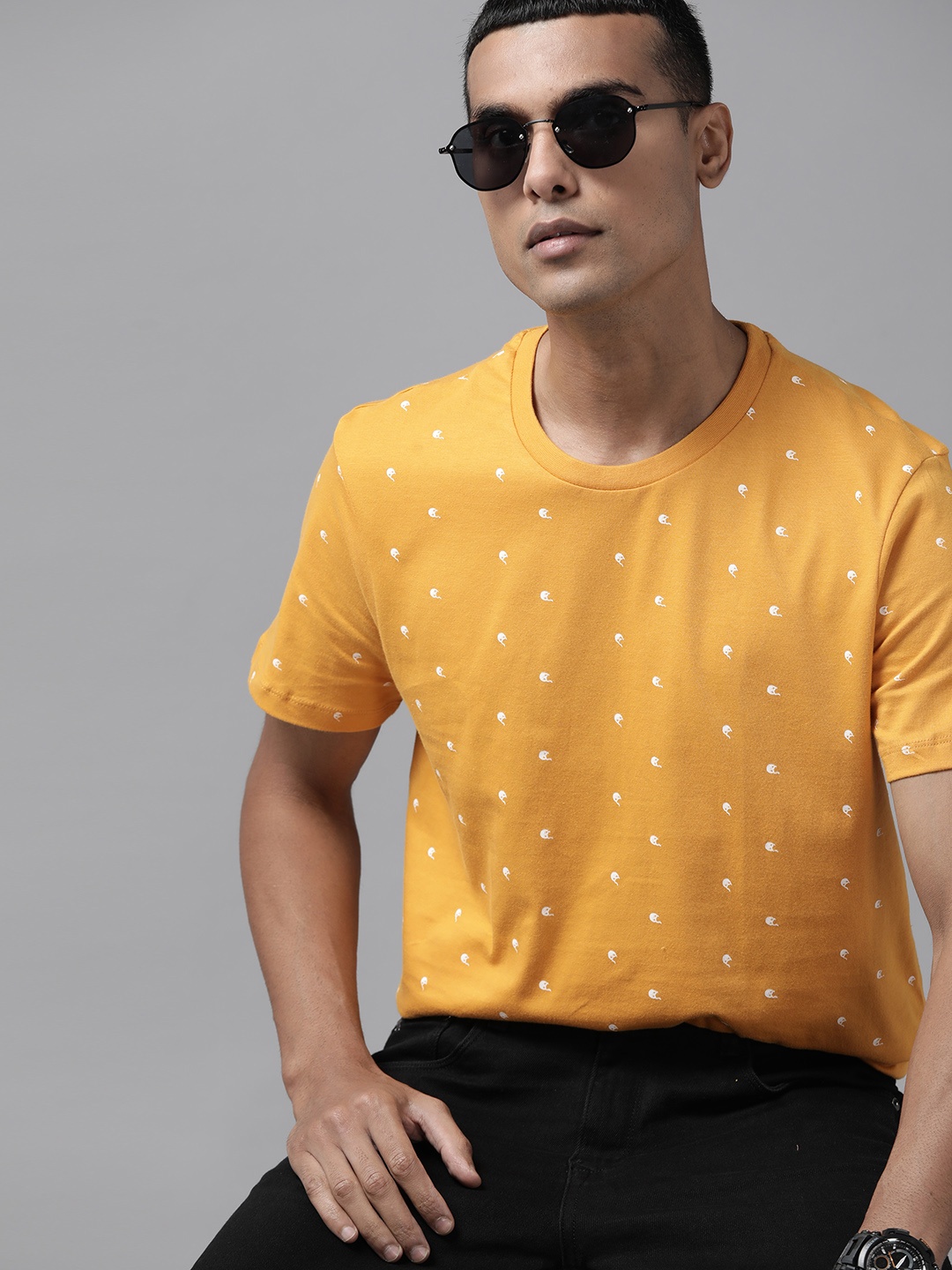

Roadster Men Mustard Yellow & White Printed T-shirt